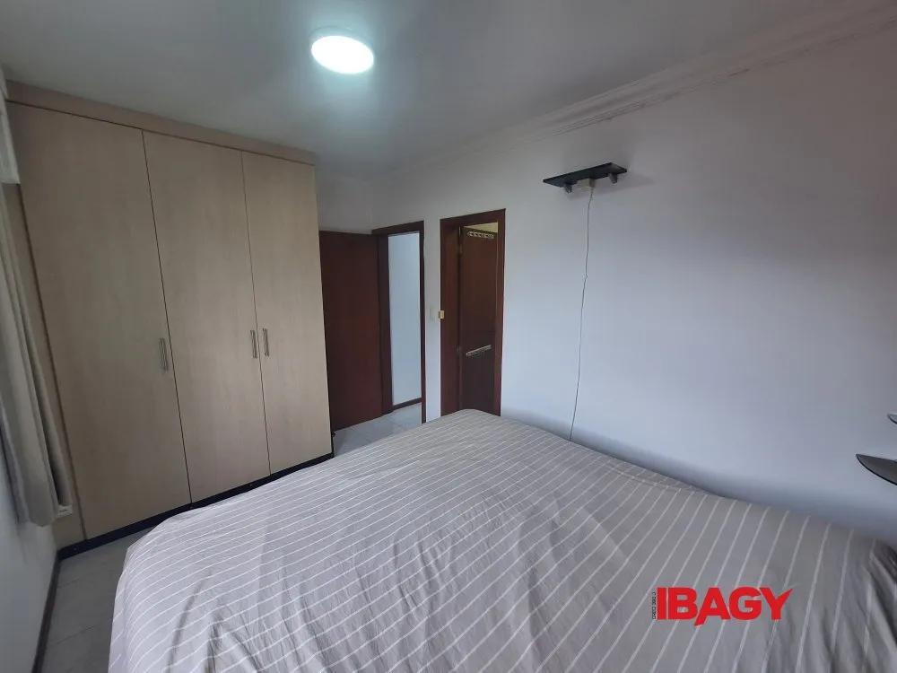 Furnished apartment with 3 bedrooms and 3 bathrooms — photo 18