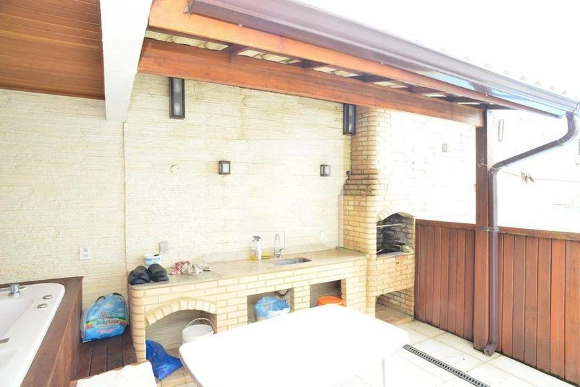 Furnished apartment, 300 m², with a glass-enclosed balcony — photo 14