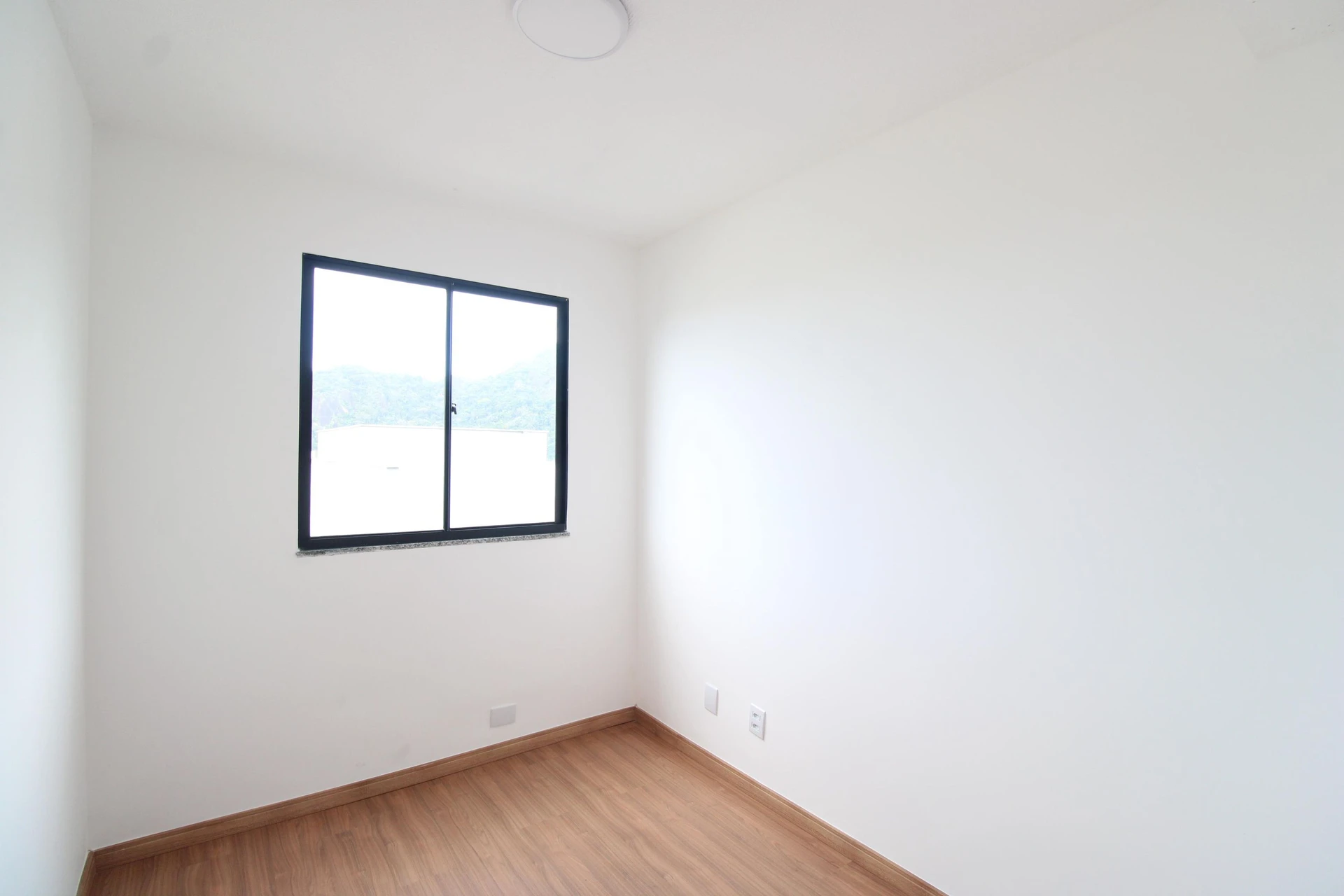 Unfurnished 2-bedroom apartment with balcony and private garden — photo 15