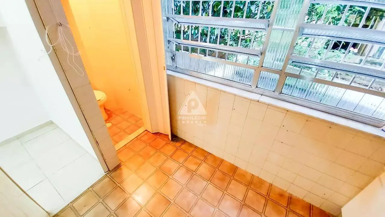 2-bedroom apartment with a walk-in closet — photo 12