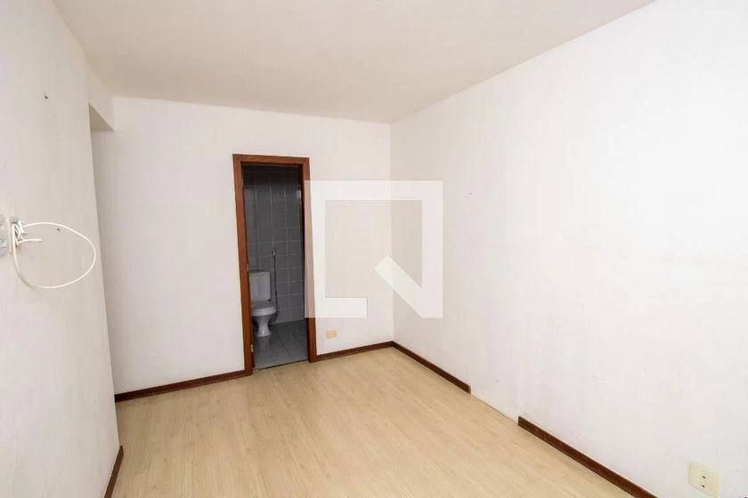 2-bedroom apartment in a building with a gym — photo 27