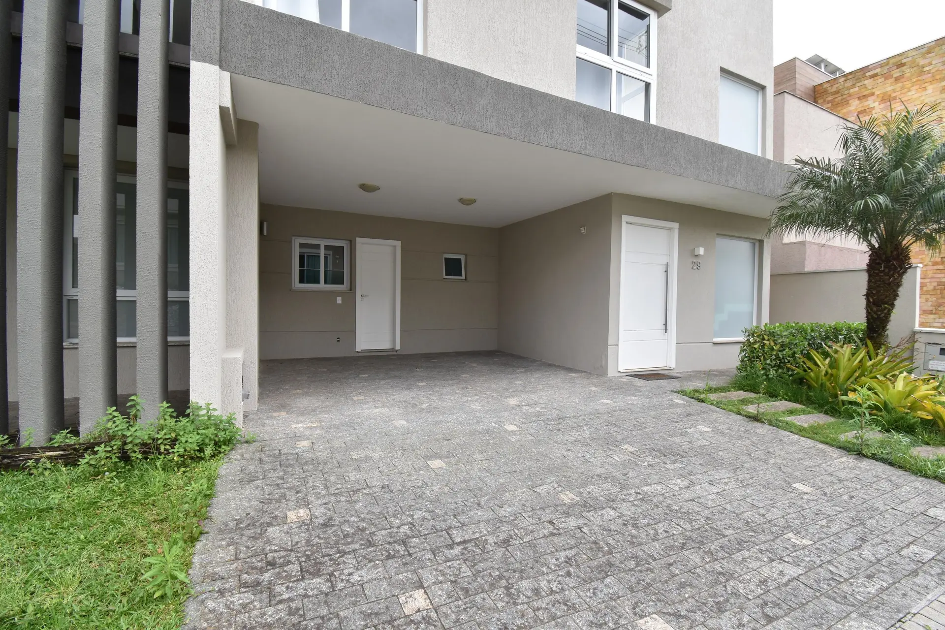 House, 411 m², with a bathtub