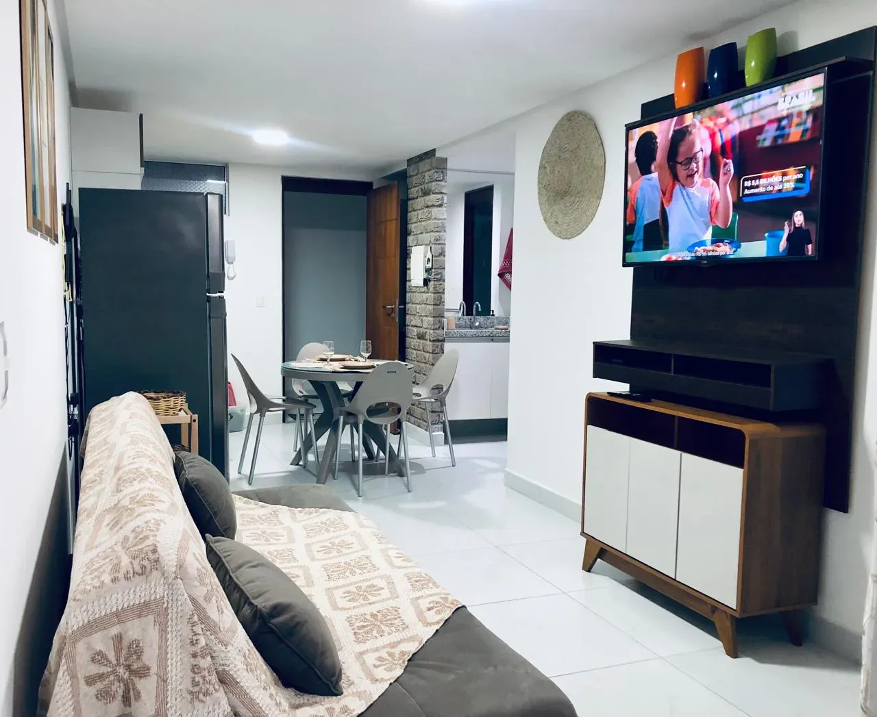 Furnished 1-bedroom apartment with private BBQ — photo 8