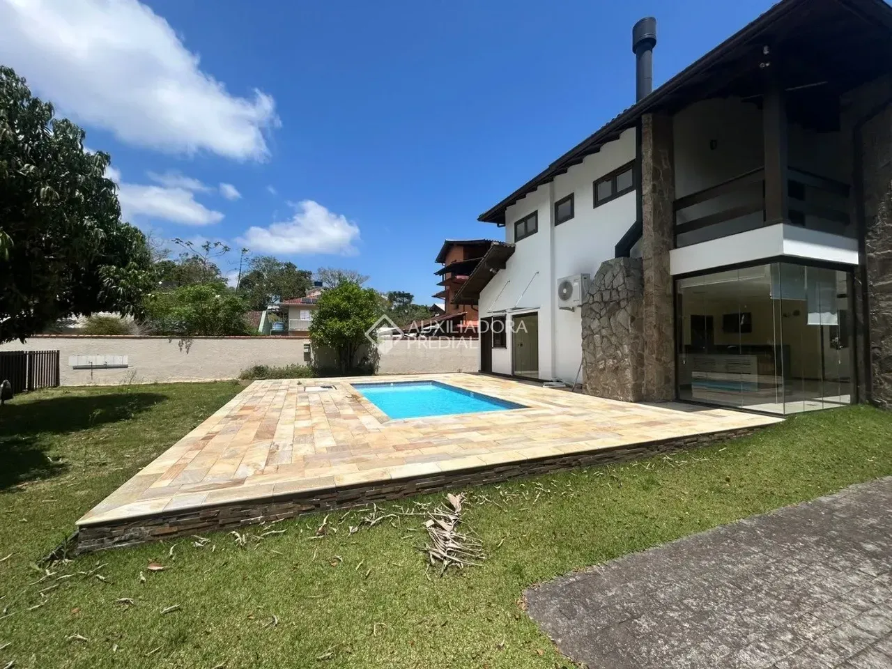 1723 m² house with a bathtub and a grill on the balcony — photo 49