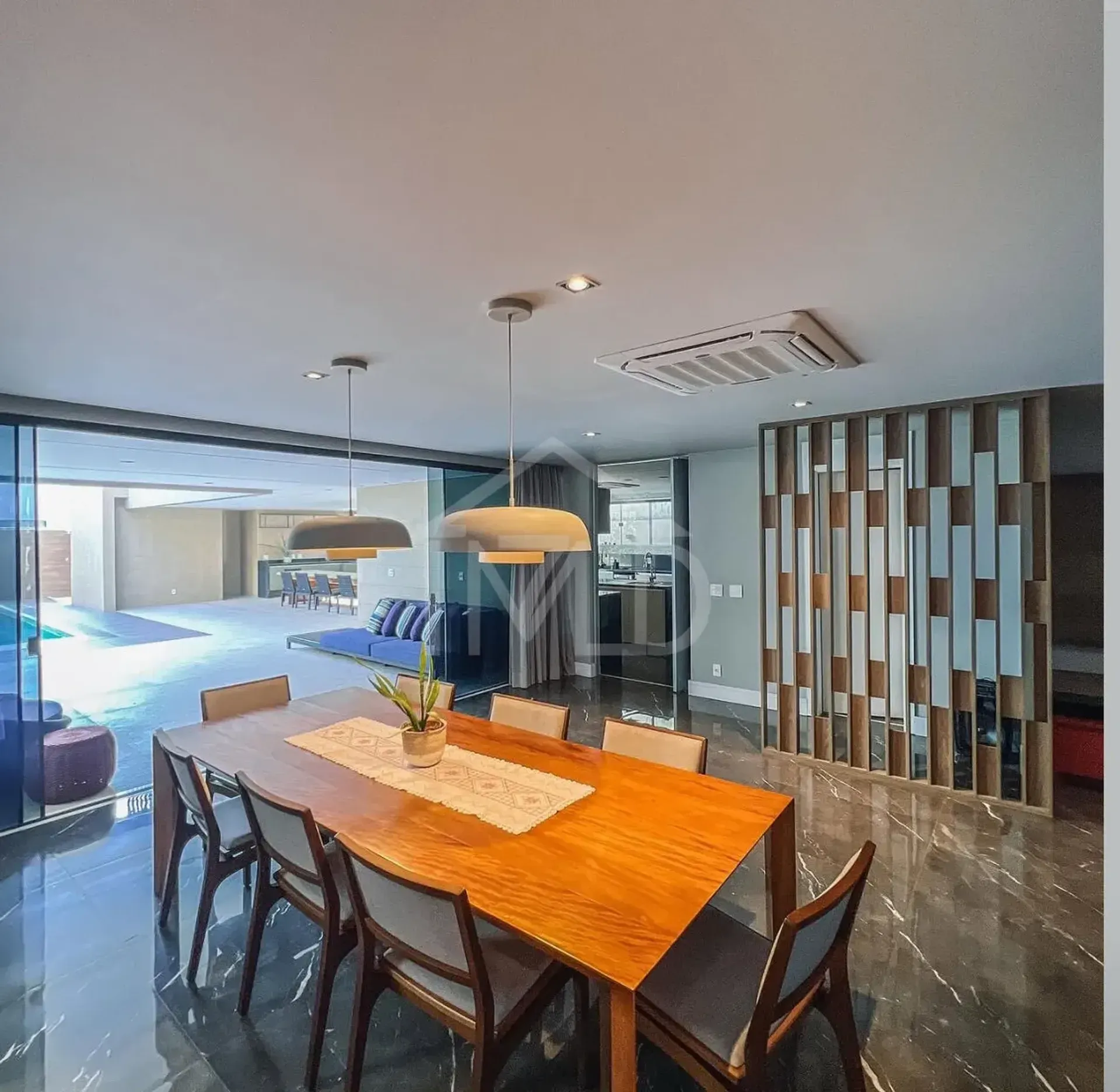 Casa com 5 quartos e 750 m² com área de piscina — photo 6