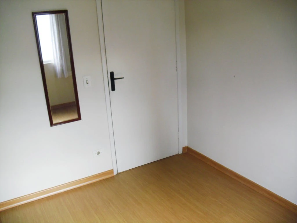 Wood or laminate floors in a 2-bedroom apartment, 122 m² — photo 4