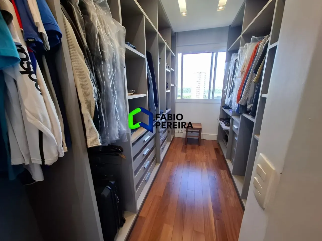 Apartment with open-plan kitchen, 3 bedrooms and 4 baths — photo 9