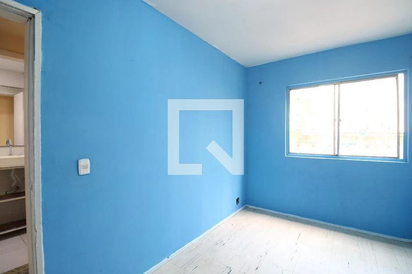 2-bedroom apartment in a building with a pool — photo 6