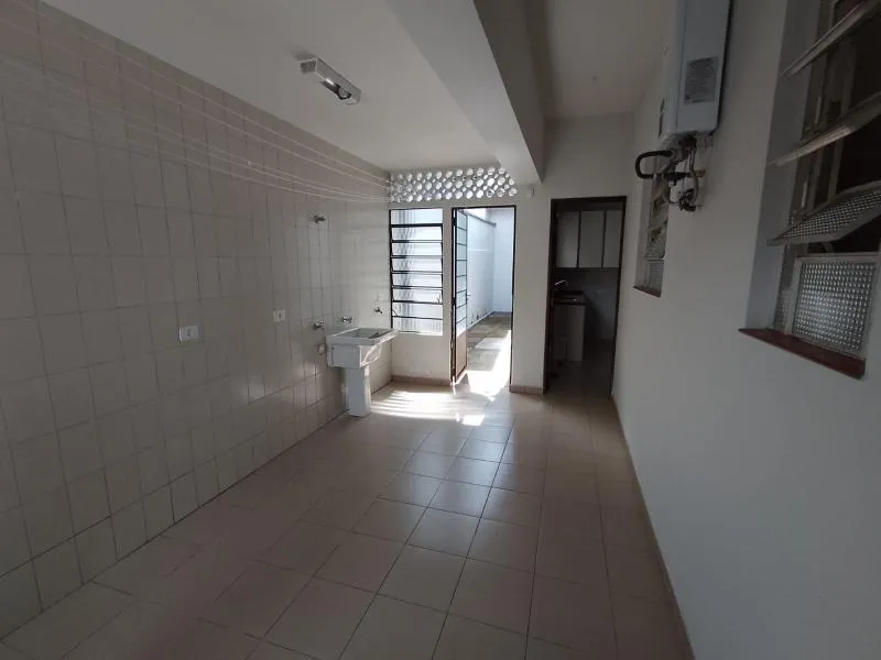 Bathtub in a 5-bedroom house, 250 m² — photo 14