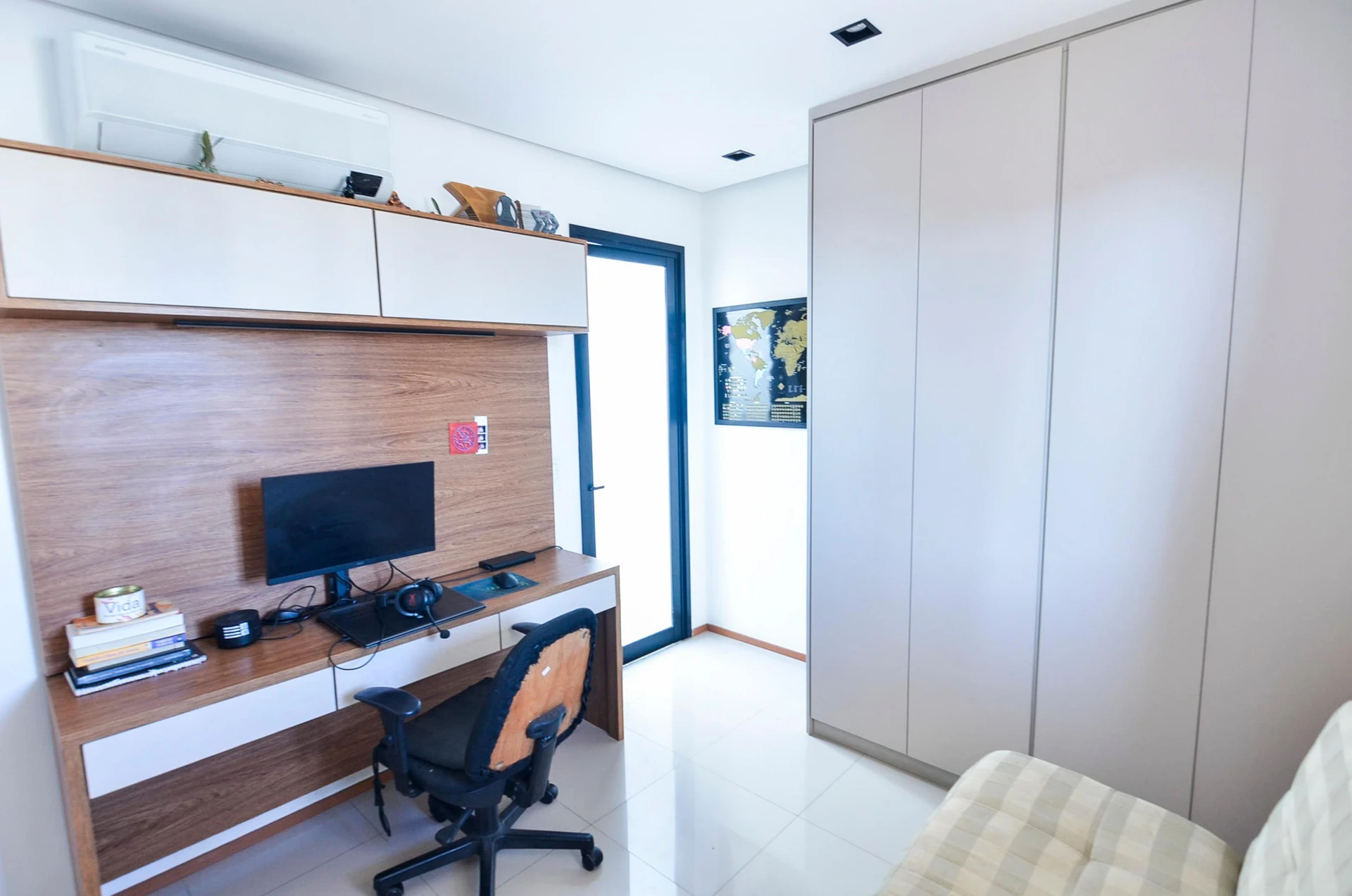 Furnished 3-bedroom apartment with balcony and BBQ grill — photo 14