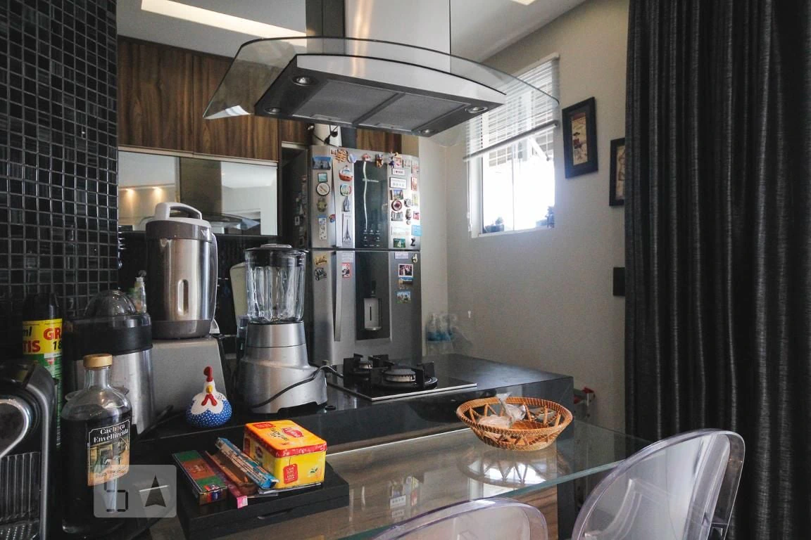 Furnished 1-bedroom apartment with open-plan kitchen — photo 9