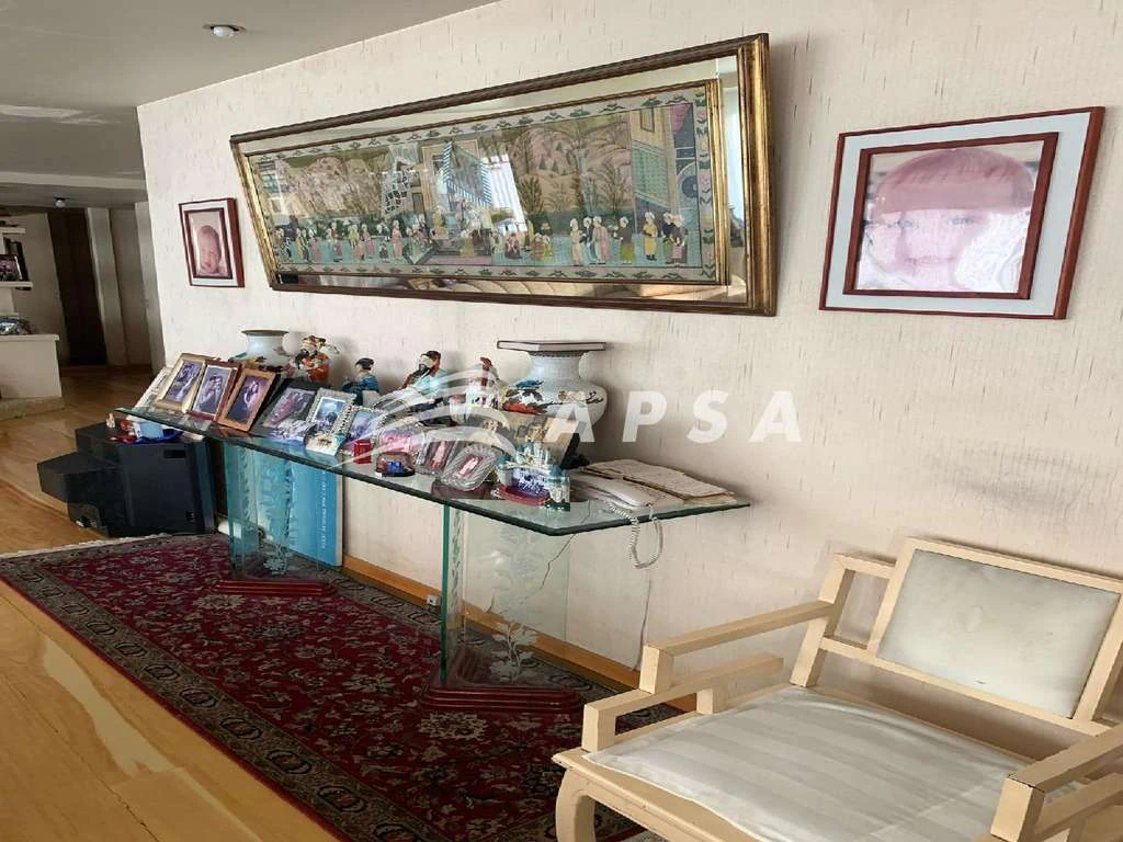 Furnished 4-bedroom apartment, 300 m² and 4 parking spots — photo 8