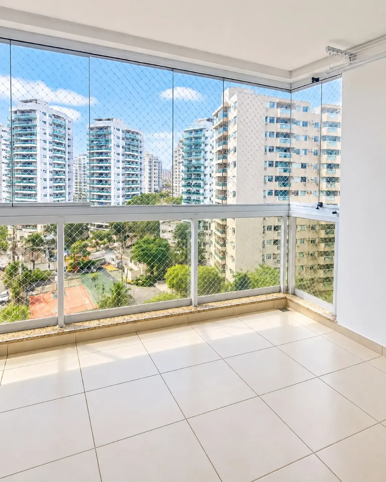 Apartment on the 10th floor with a glass-enclosed balcony