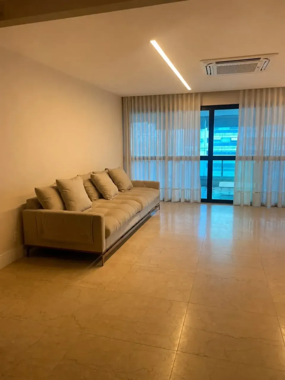 Furnished apartment, 180 m², with a glass-enclosed balcony — photo 12