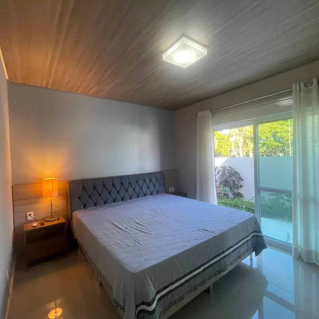 5-bedroom house with a glass-enclosed balcony — photo 47