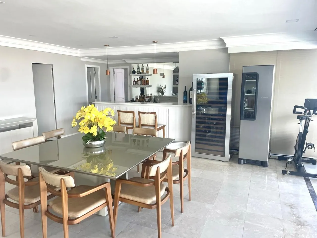 Apartment with 4 bedrooms and 5 bathrooms and enclosed balcony — photo 13