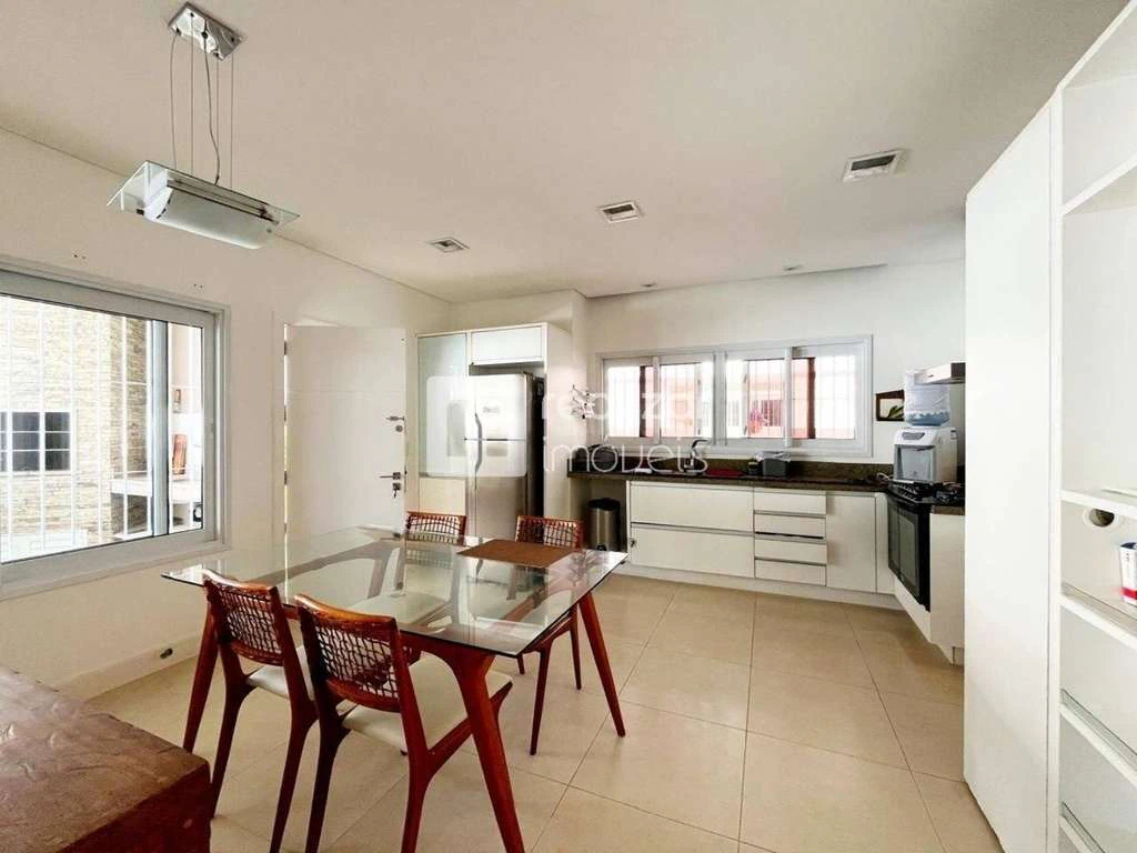 Casa con 5 dormitorios y 551 m², con 4 plazas de aparcamiento — photo 3