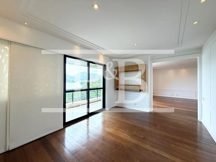 Furnished apartment, 230 m², with a bathtub — photo 27