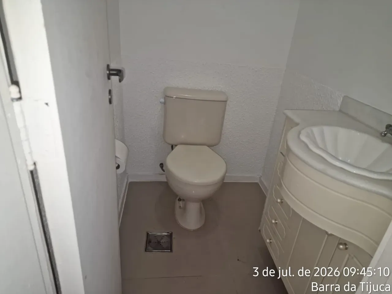 2-bedroom apartment in a building with a gym — photo 8