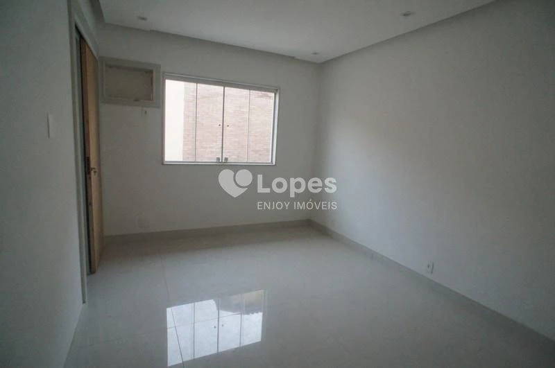 Furnished house, 330 m², with a glass-enclosed balcony — photo 11