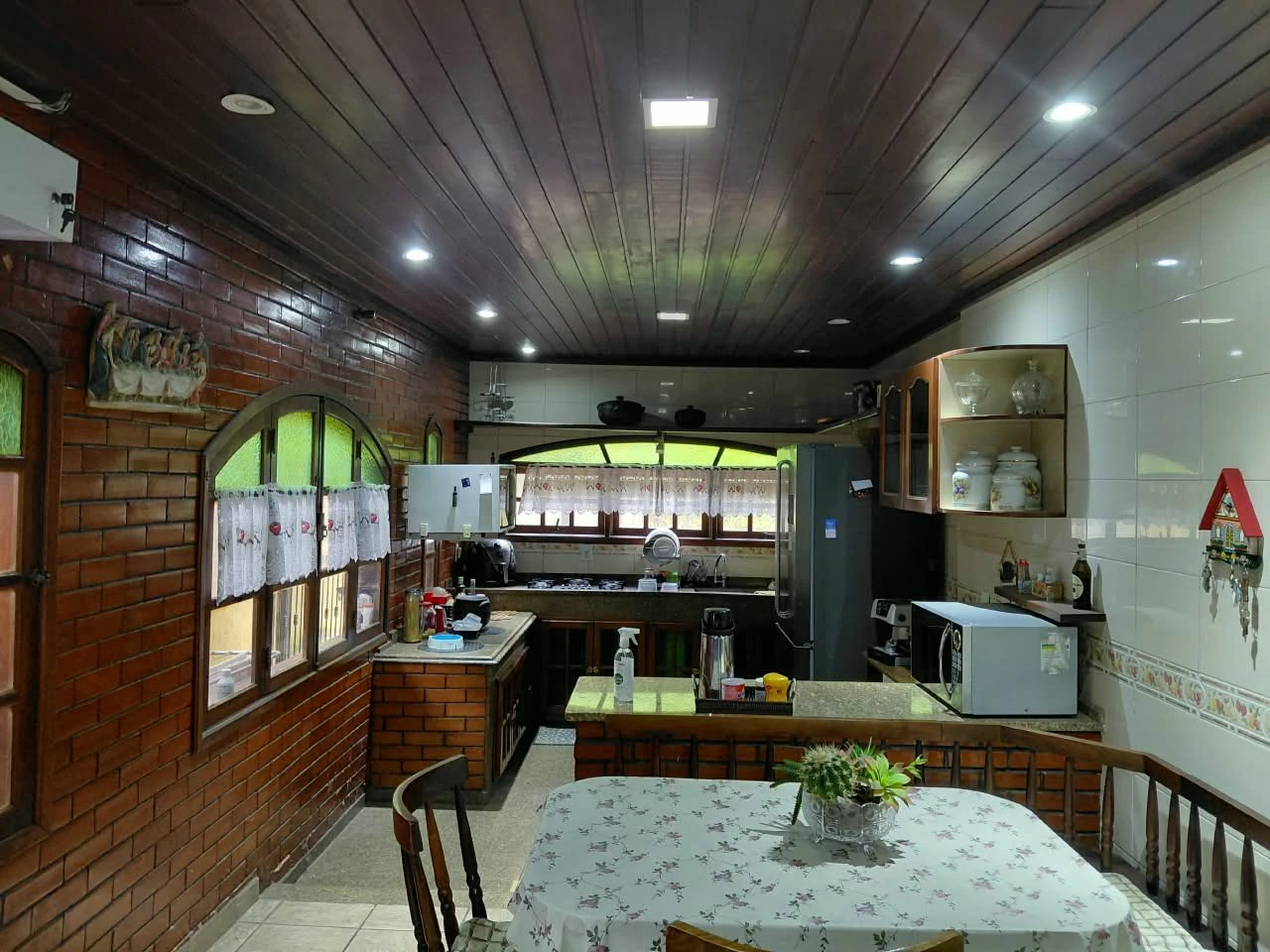 Furnished house with 3 bedrooms, 360 m² and 2 parking spots — photo 2