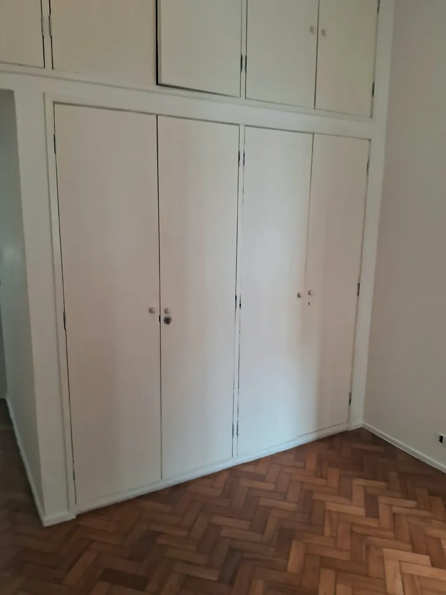 Apartment on the 5th floor with wood or laminate floors — photo 5