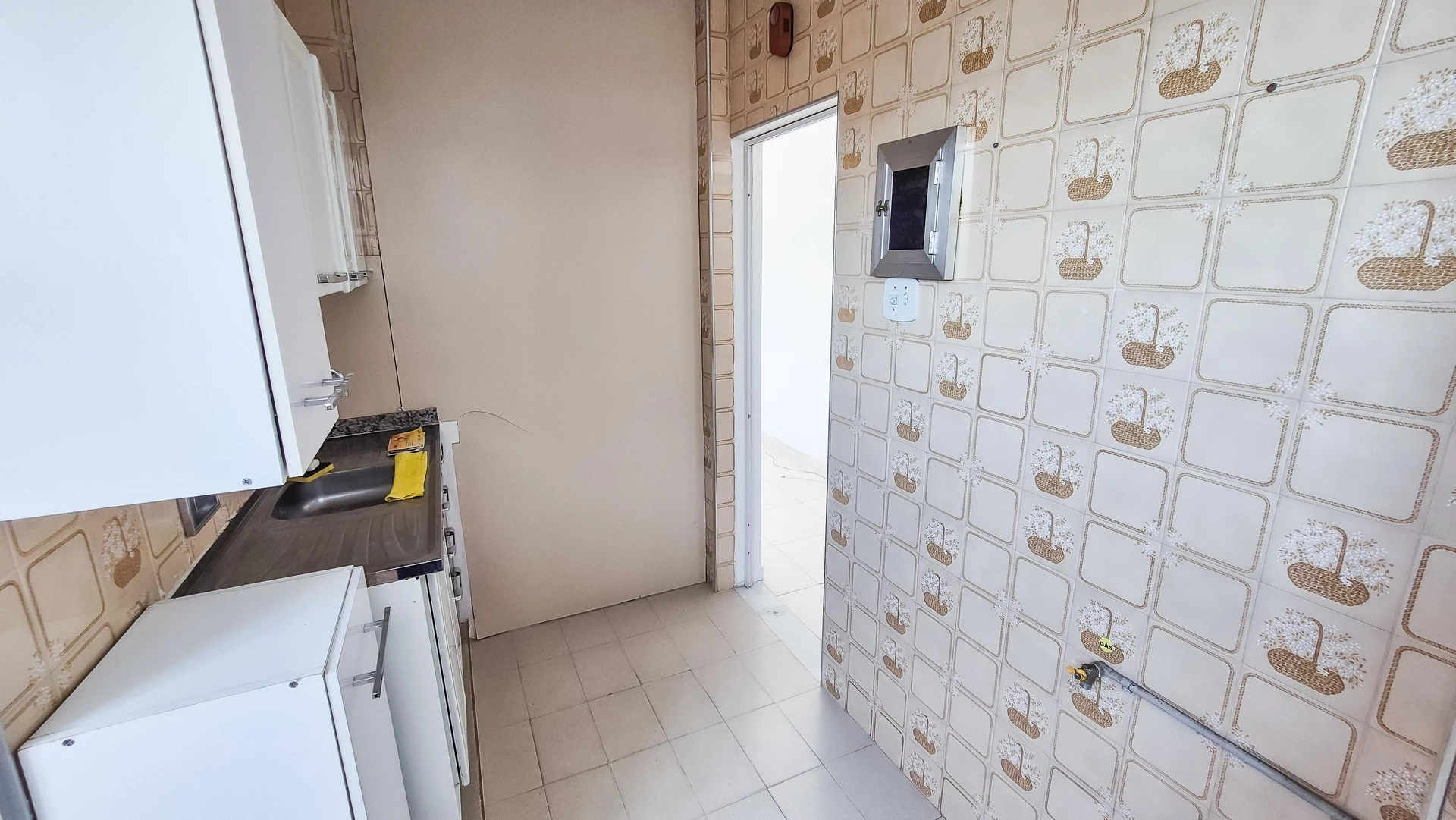 Unfurnished apartment with 2 bedrooms and 1 bathroom — photo 27