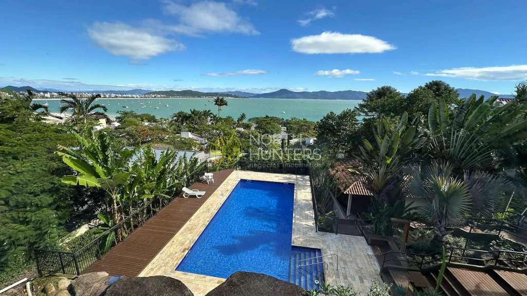 246 m² duplex-style living with private BBQ — photo 3