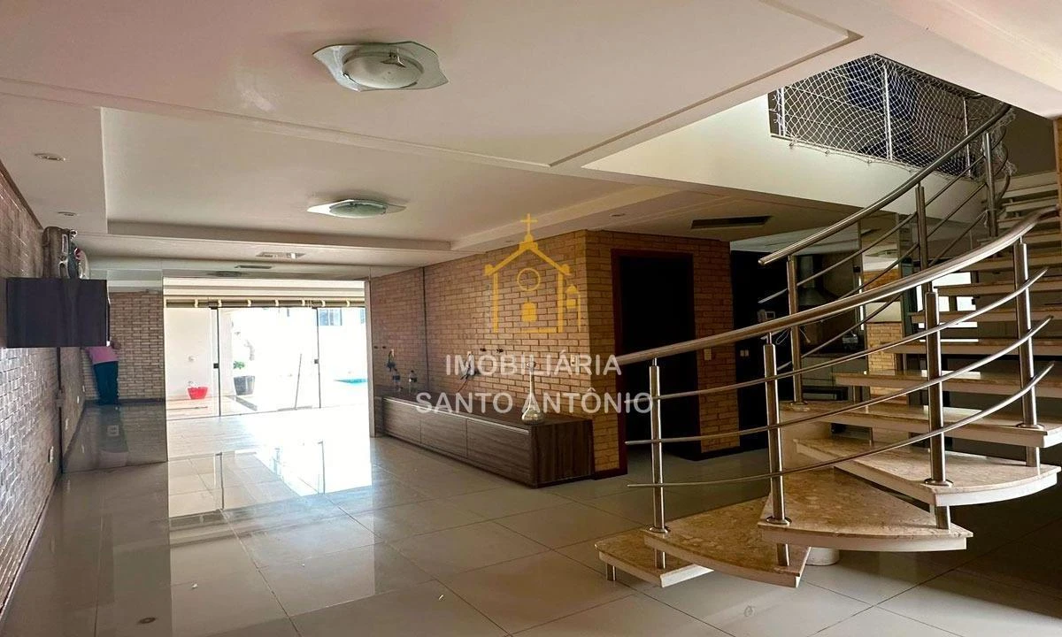 Glass-enclosed balcony in a 3-bedroom house, 300 m²