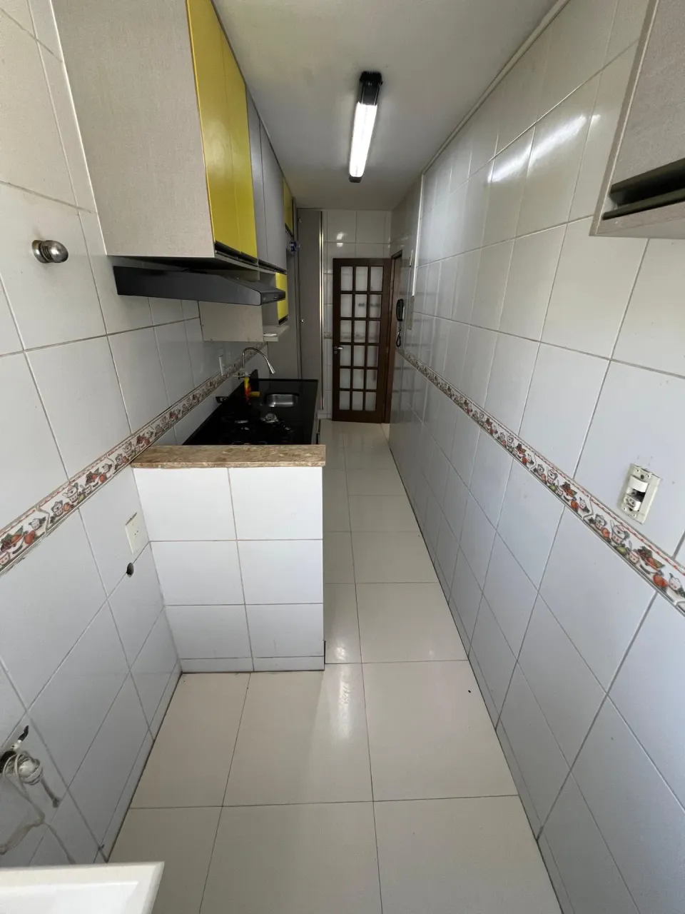 Apartamento sem mobília com 2 quartos e 2 banheiros