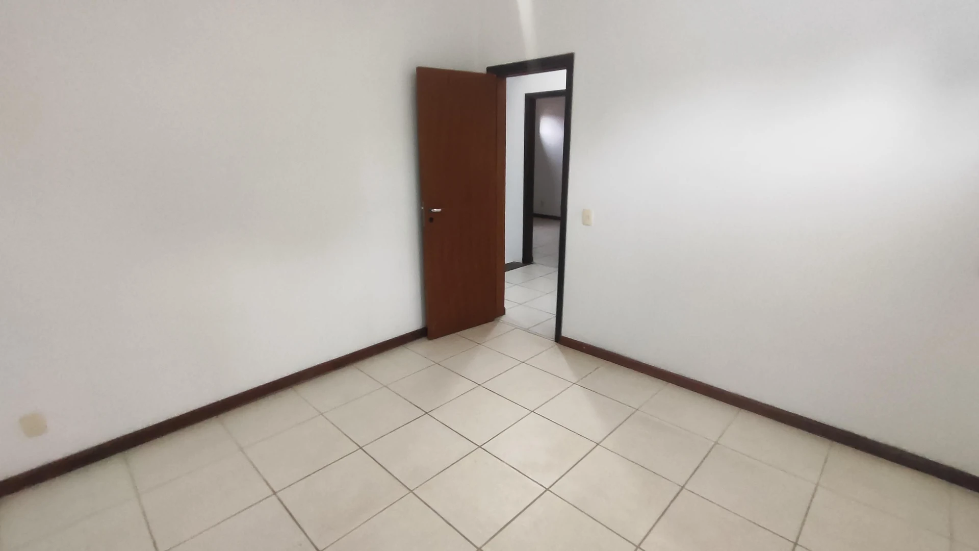 House with 3 bedrooms, 1 en-suite and 4 bathrooms — photo 39