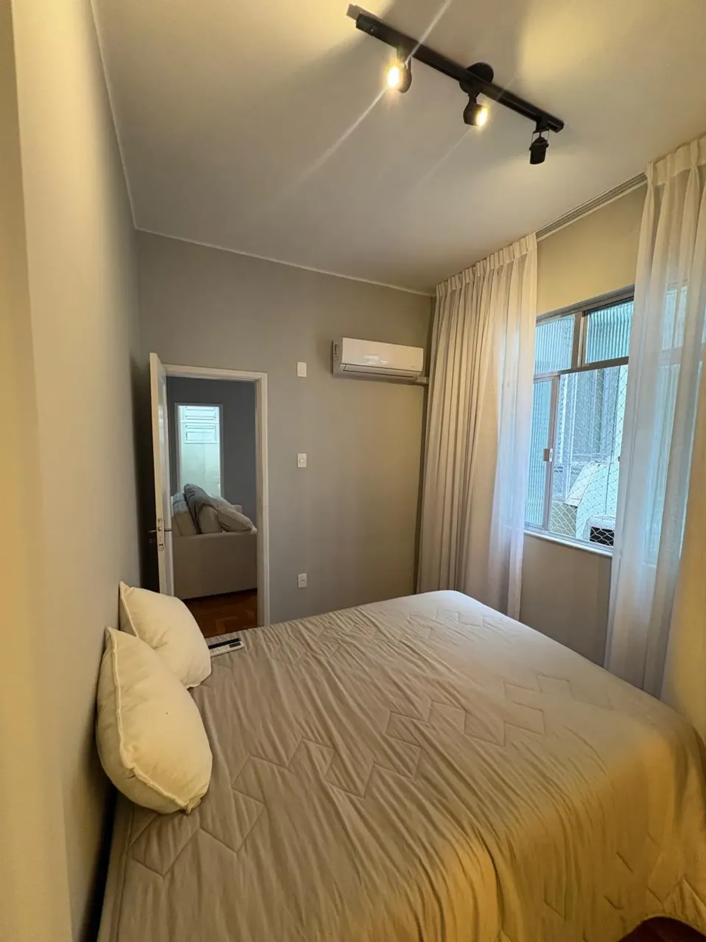 One-bedroom apartment with a washing machine — photo 7