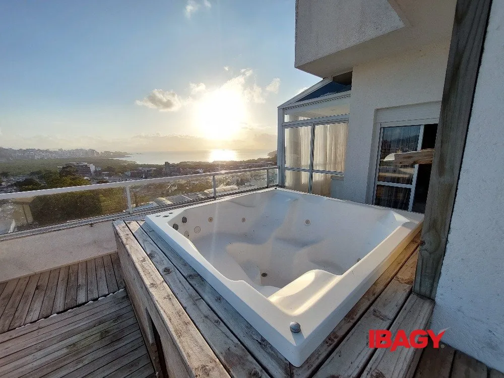 Furnished 145 m² apartment with 3 bedrooms and 2 parking — photo 7