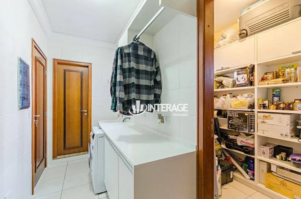 249 m² apartment with 3 bedrooms and 3 bathrooms — photo 10
