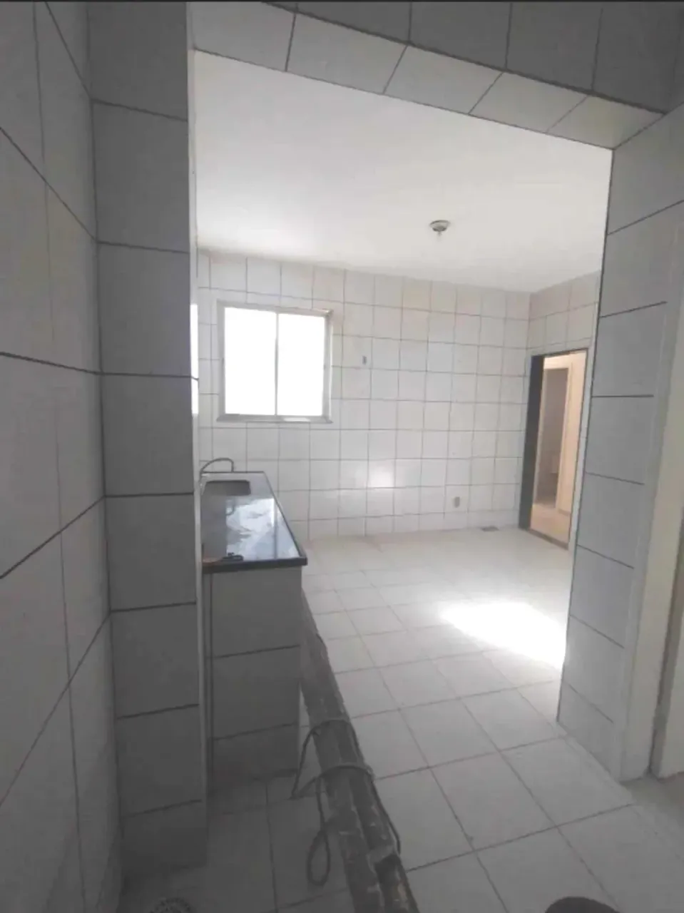 Rental apartment with 2 bedrooms, 1 bath, and a parking space — photo 4
