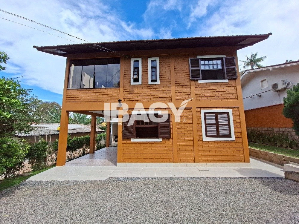 House with 3 bedrooms and a dedicated laundry area — photo 19
