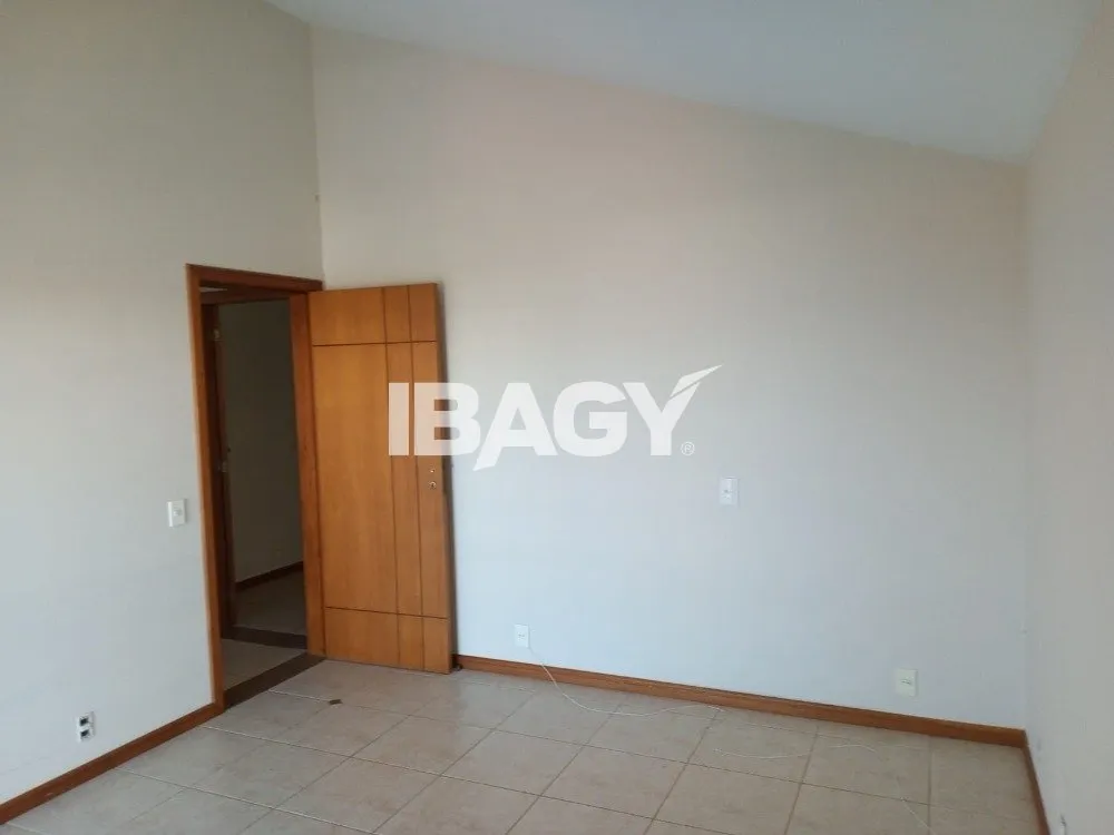 3-bedroom house with 1 suite and a separate kitchen — photo 4