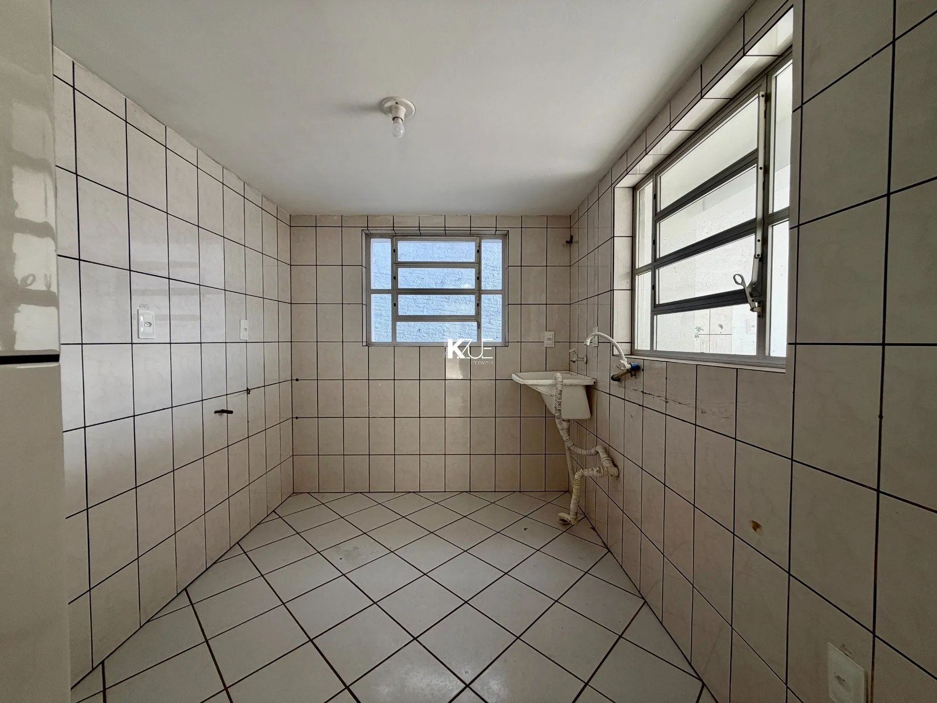 3-bedroom house with a suite, 324 m² total area — photo 2