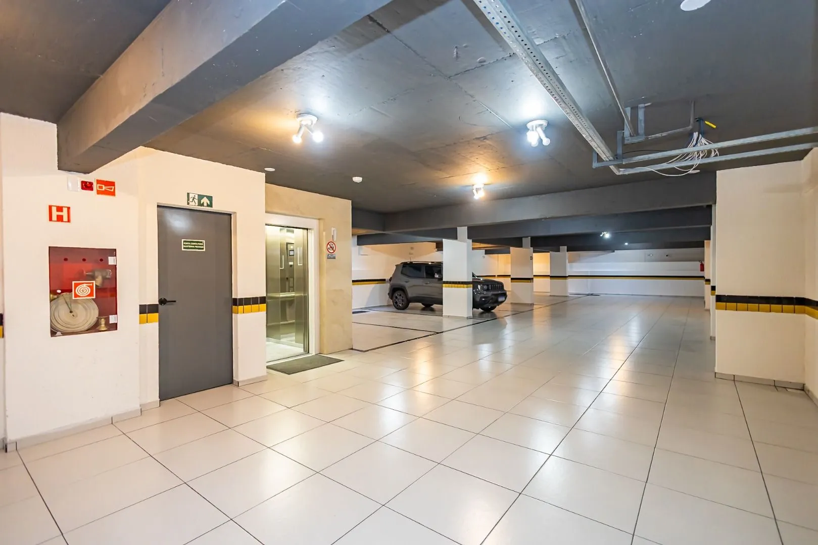 2-bedroom apartment with a washing machine in Curitiba — photo 33