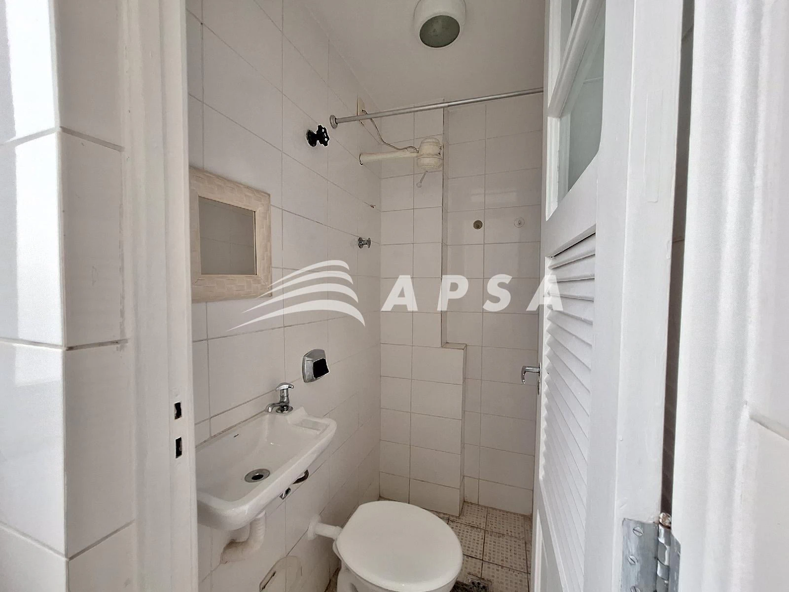 2-bedroom apartment with a mountain view — photo 15