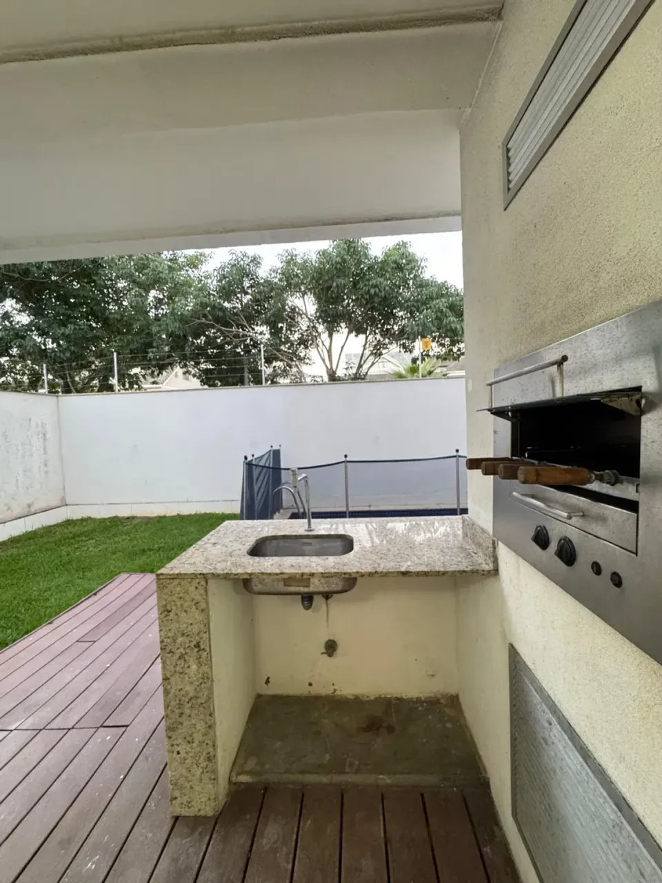 House with 4 bedrooms and 5 bathrooms, balcony grill — photo 5