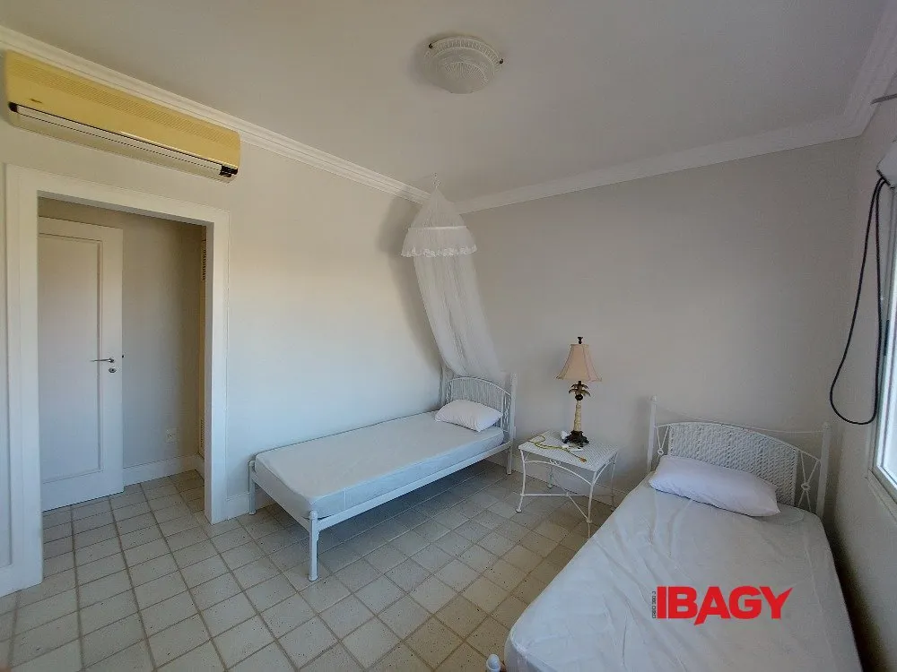 Меблированный дом 518 м² с 5 спальнями и 4 суитами — photo 12