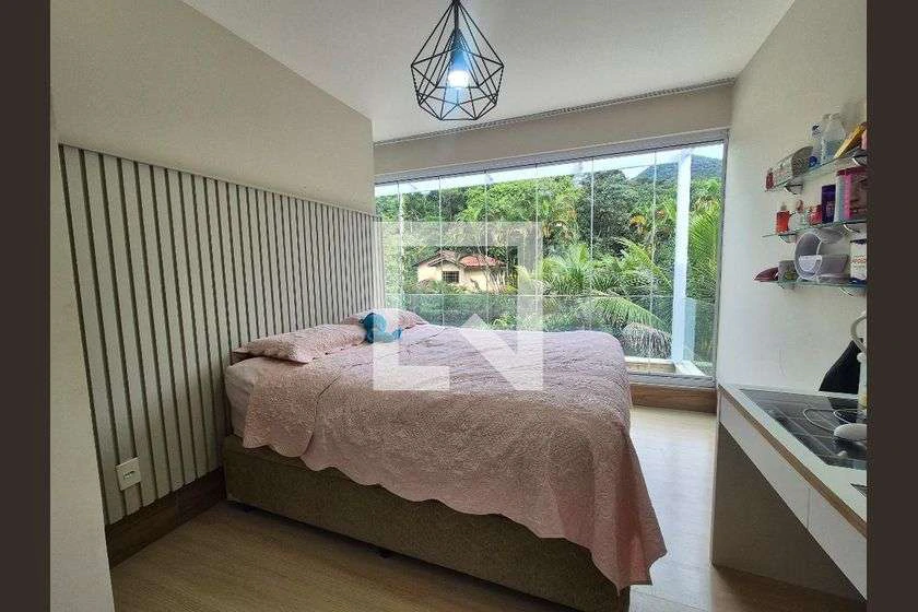 420 m² house with 4 en-suite bedrooms and private garden — photo 9