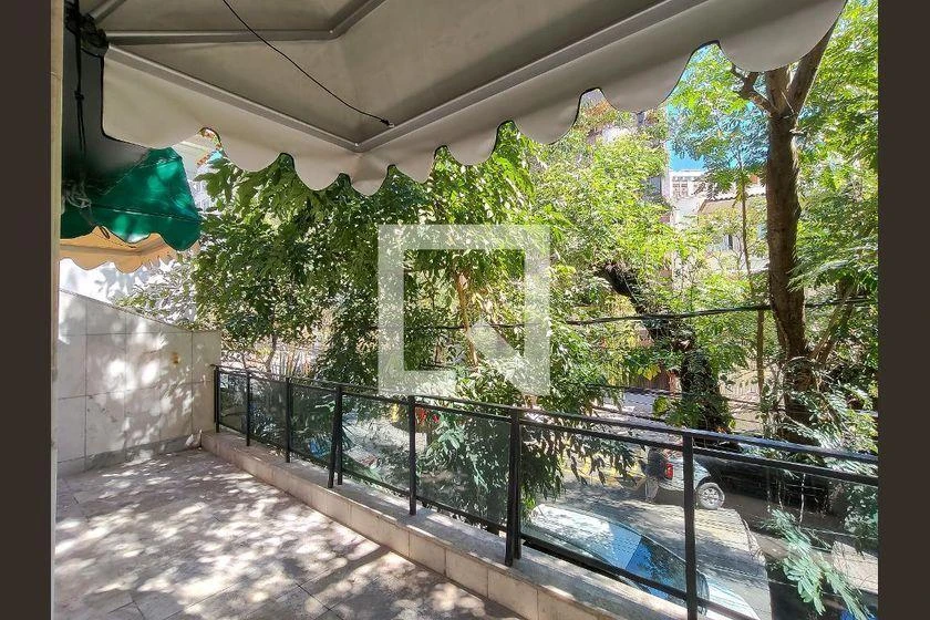 Rental house with 5 bedrooms and a balcony — photo 11