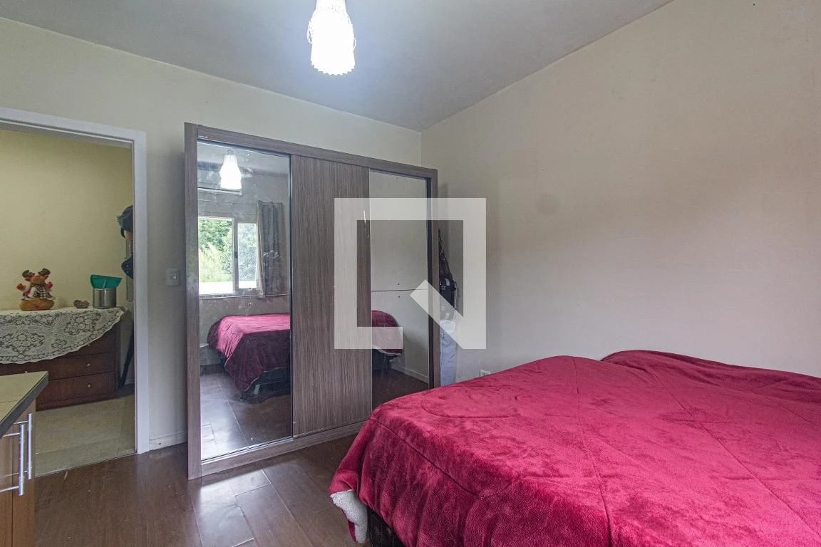3-bedroom house with a walk-in closet in Curitiba — photo 17