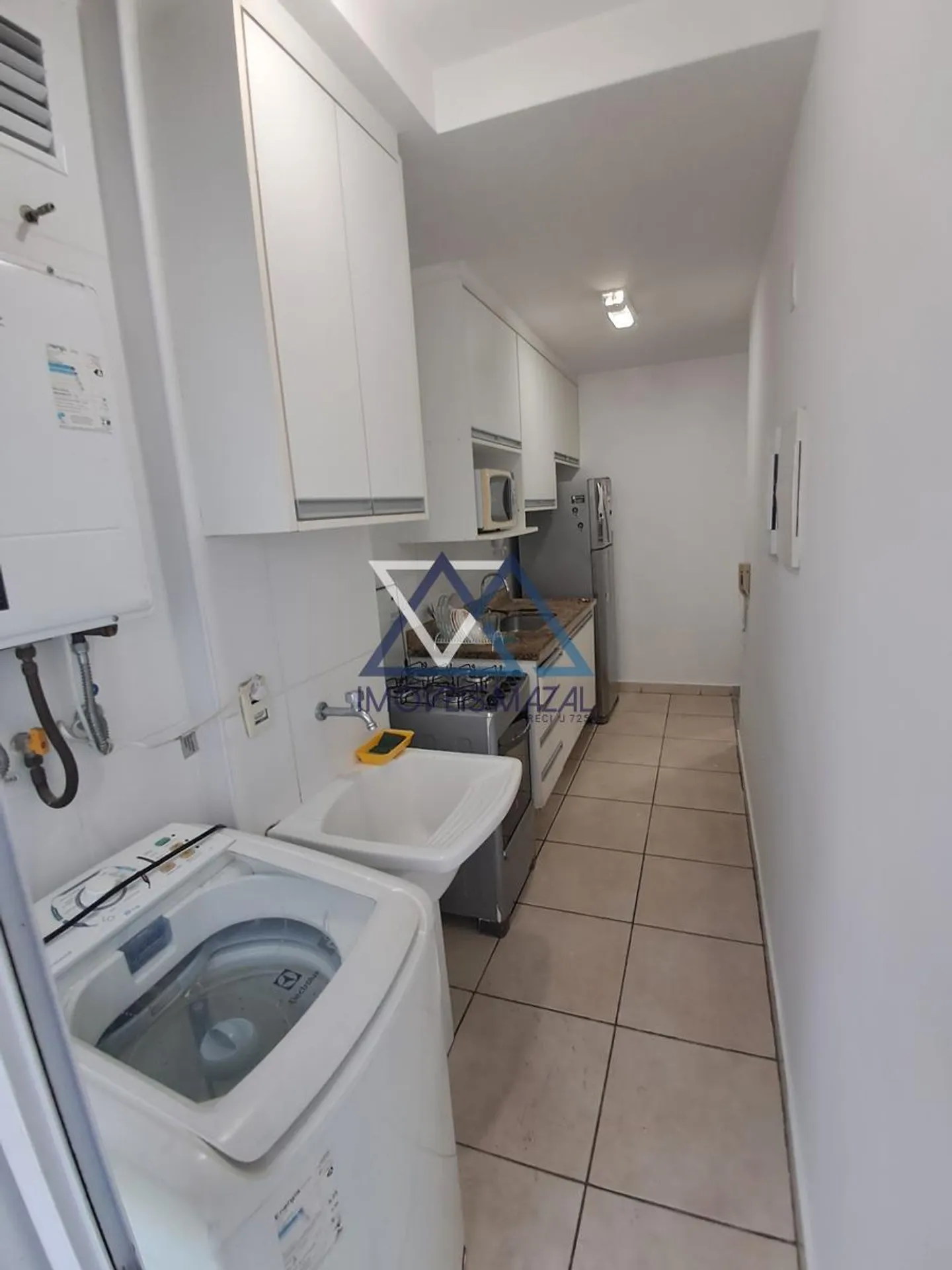 Квартира 70 м² с застеклённым балконом и камином — photo 18