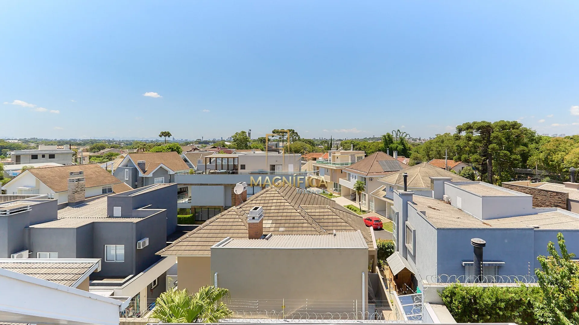 House with 4 bedrooms and 3 en-suite suites, 4 parking spaces — photo 51