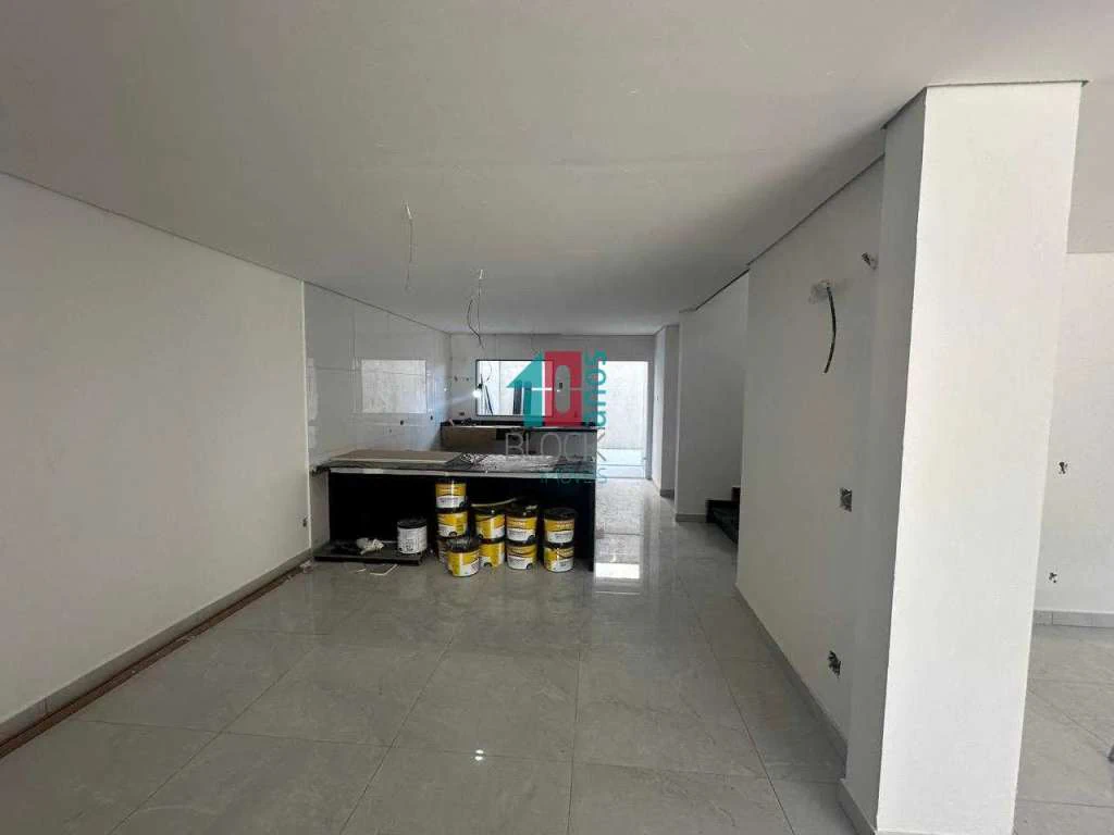 Casa com 5 suítes, 8 banheiros e 3 vagas para reformar — photo 7