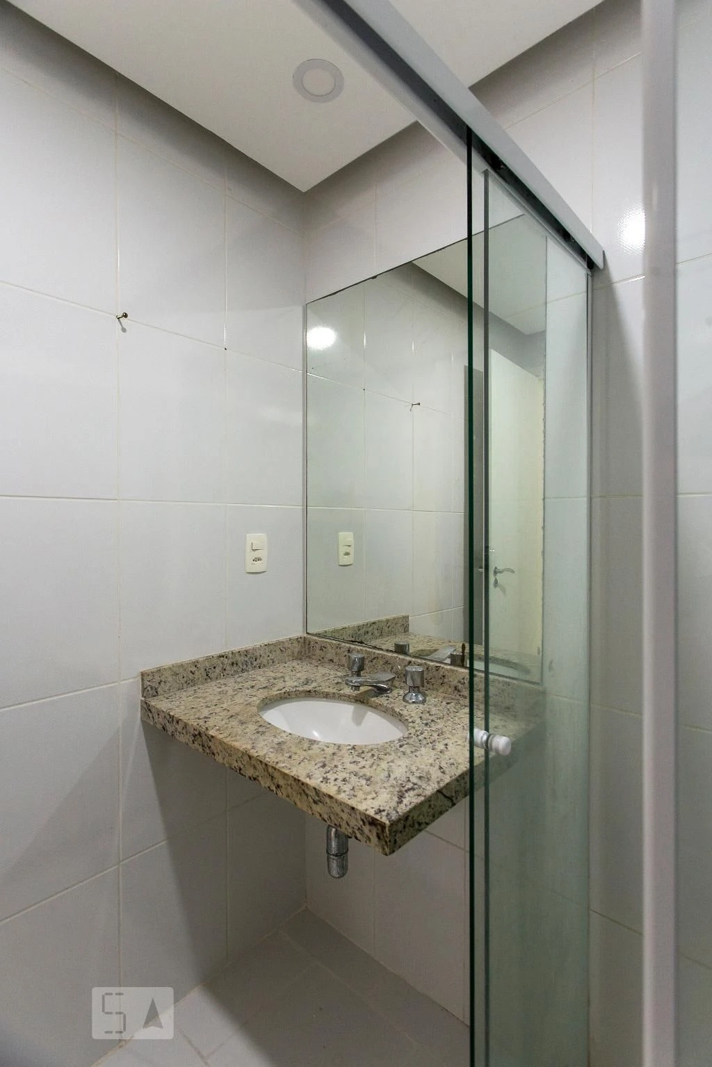3-bedroom apartment with balcony and 2 parking spots — photo 36