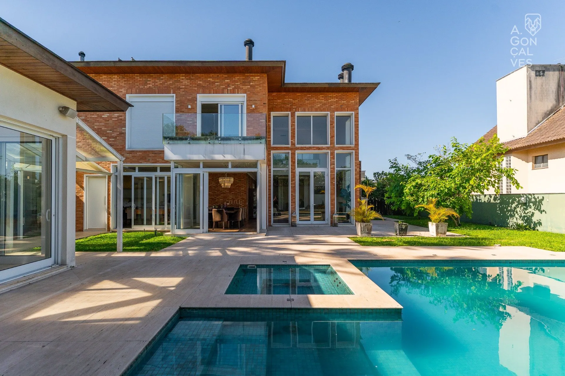 Furnished house with 5 bedrooms and 5 bathrooms